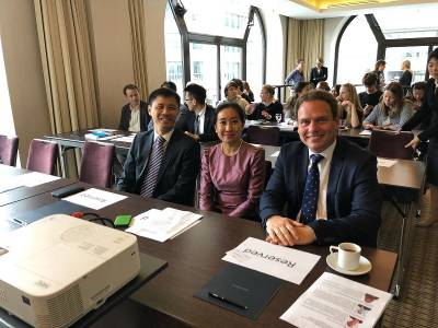 gemeinsamer Termin mit dem Botschafter Singapurs, S.E. Herrn Laurence Bay Siow Hon, und der Botschafterin Kambodschas, I.E. Frau Sopharath Touch