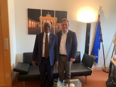 Gesprch mit dem Botschafter Sierra Leones, S.E. Herrn Dr. M'Baimba Lamin Baryoh